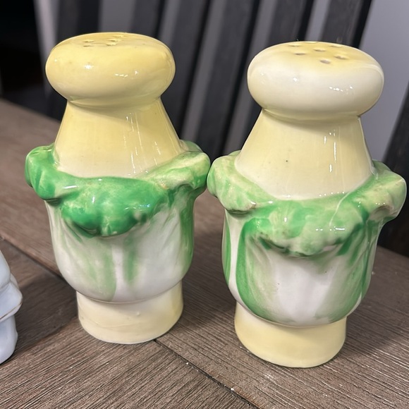 Anthropomorphic pair salt and pepper shakers chef bear and lettuce people - Picture 4 of 10